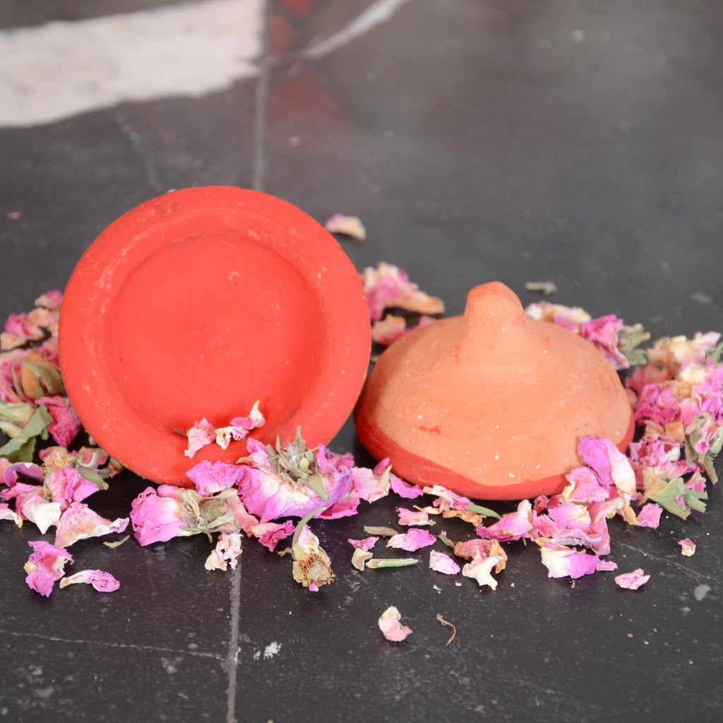 How to Use Aker Fassi Clay Pot for Natural Lip Stain